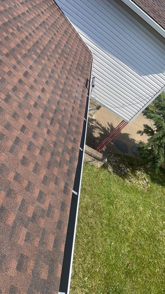 New brown GAF shingle roof and gutter on a home in Somerton, Philadelphia