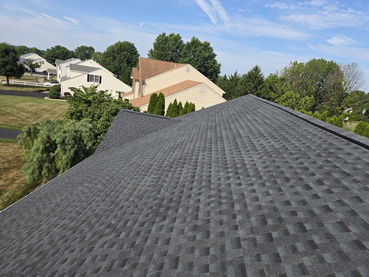New dark gray architectural shingle roof on a ranch home in Hatboro, PA