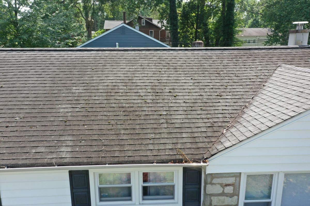 Worn, moss-streaked shingle roof on a ranch home in Willow Grove, PA